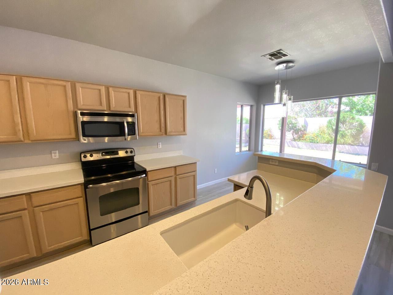 PARADISE VALLEY HORIZON UNIT 3 LOT 111-202 TR A-C - Residential Lease
