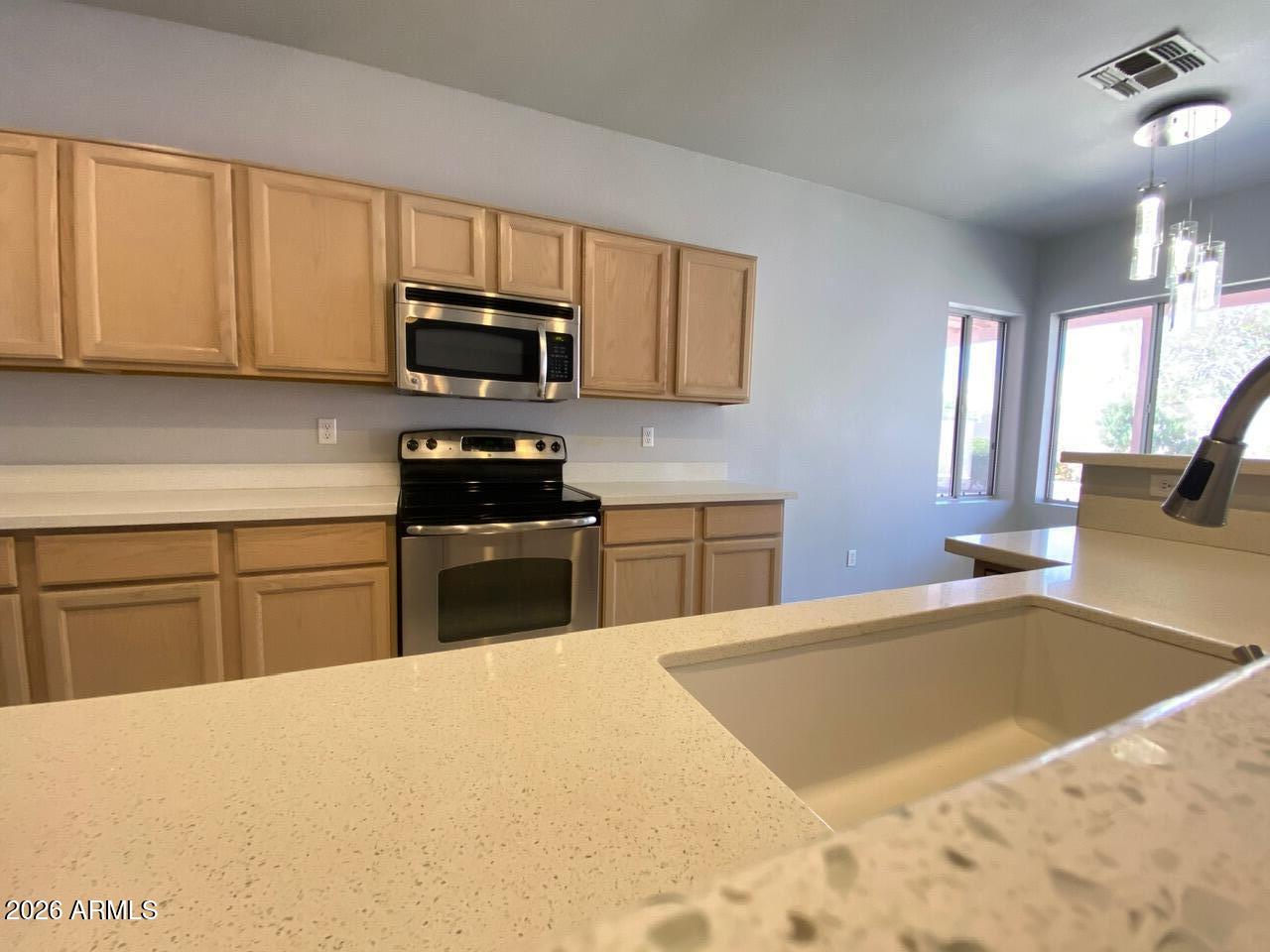 PARADISE VALLEY HORIZON UNIT 3 LOT 111-202 TR A-C - Residential Lease