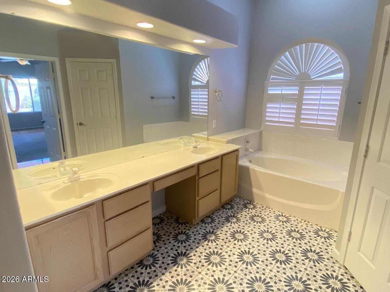 PARADISE VALLEY HORIZON UNIT 3 LOT 111-202 TR A-C - Residential Lease