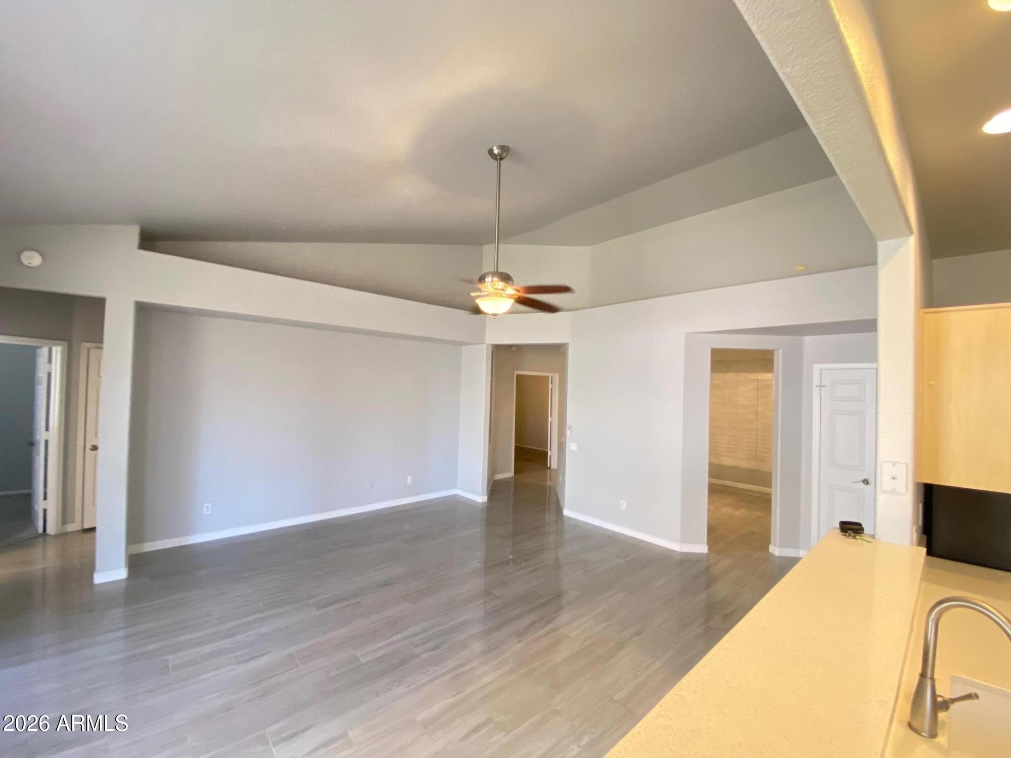 PARADISE VALLEY HORIZON UNIT 3 LOT 111-202 TR A-C - Residential Lease