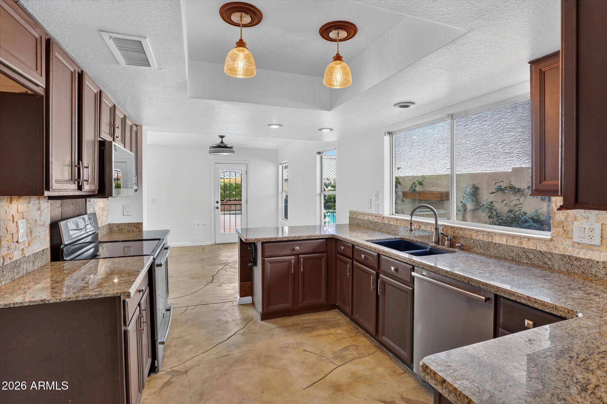 CRYSTAL CREEK - Residential