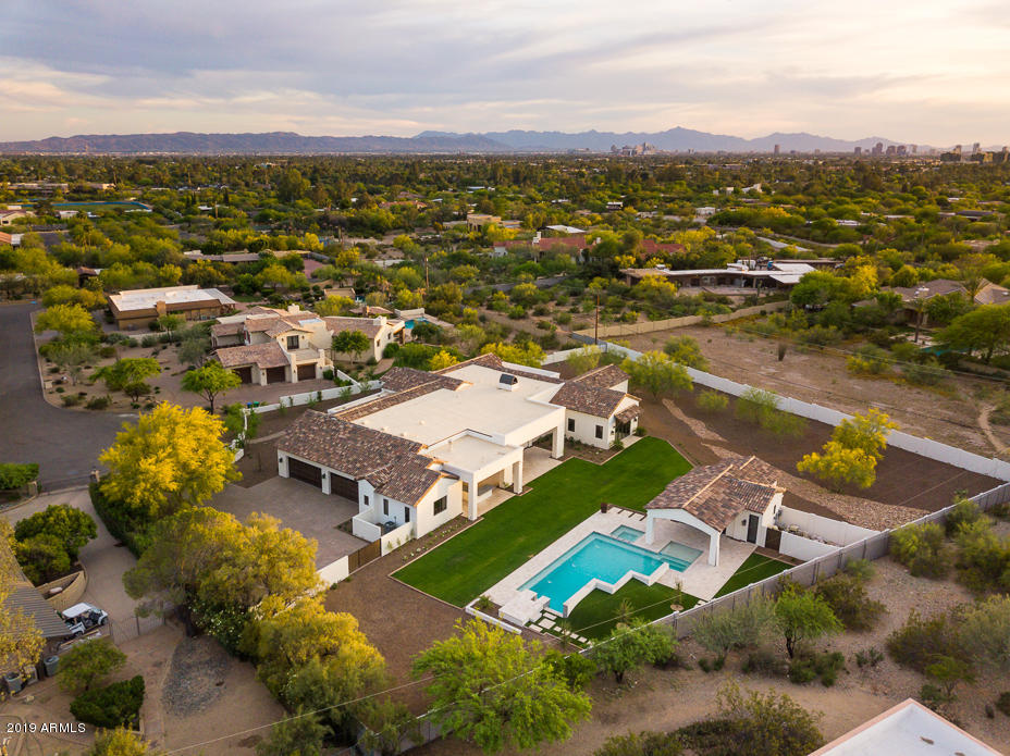 CAMELBACK COUNTRY ESTATES - Residential