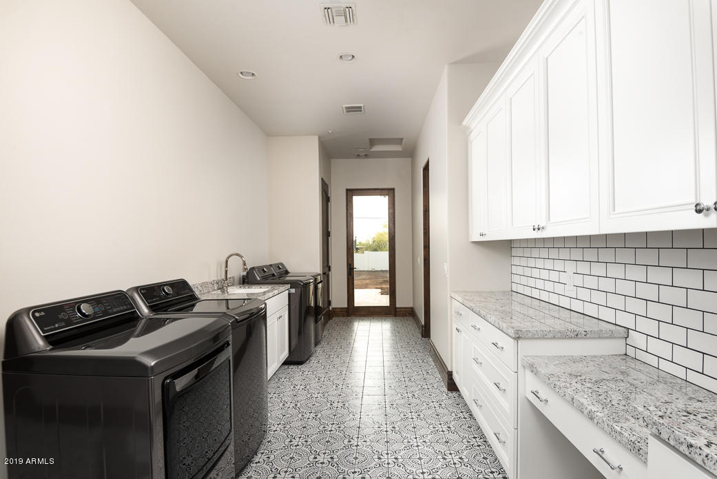 CAMELBACK COUNTRY ESTATES - Residential