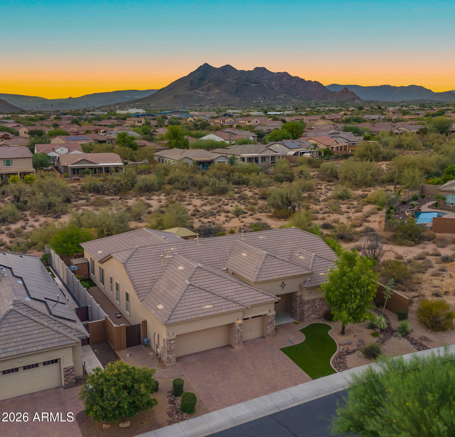 LONE MOUNTAIN - Residential