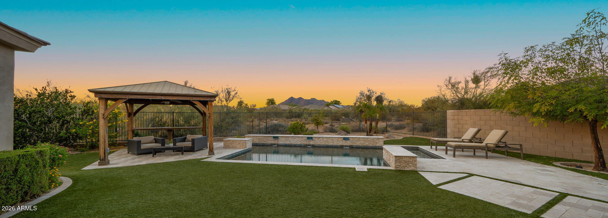 LONE MOUNTAIN - Residential