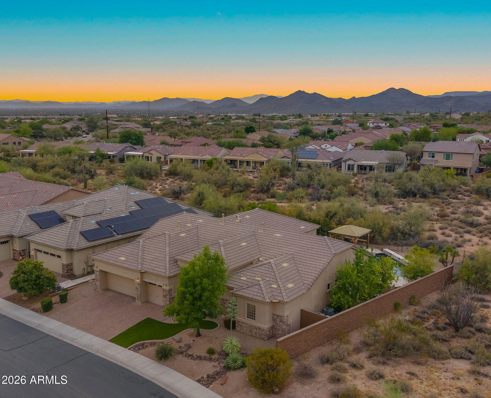 LONE MOUNTAIN - Residential