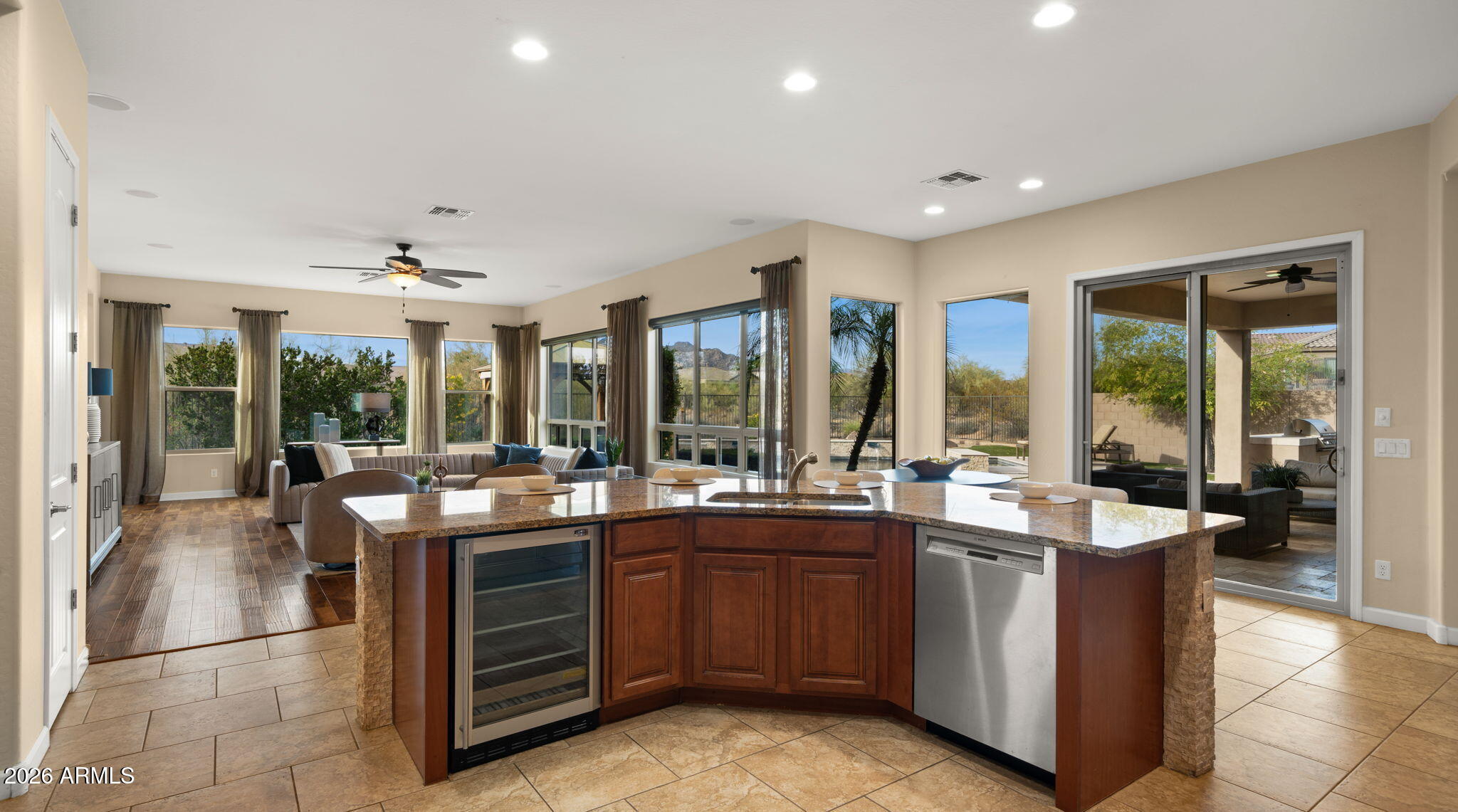 LONE MOUNTAIN - Residential