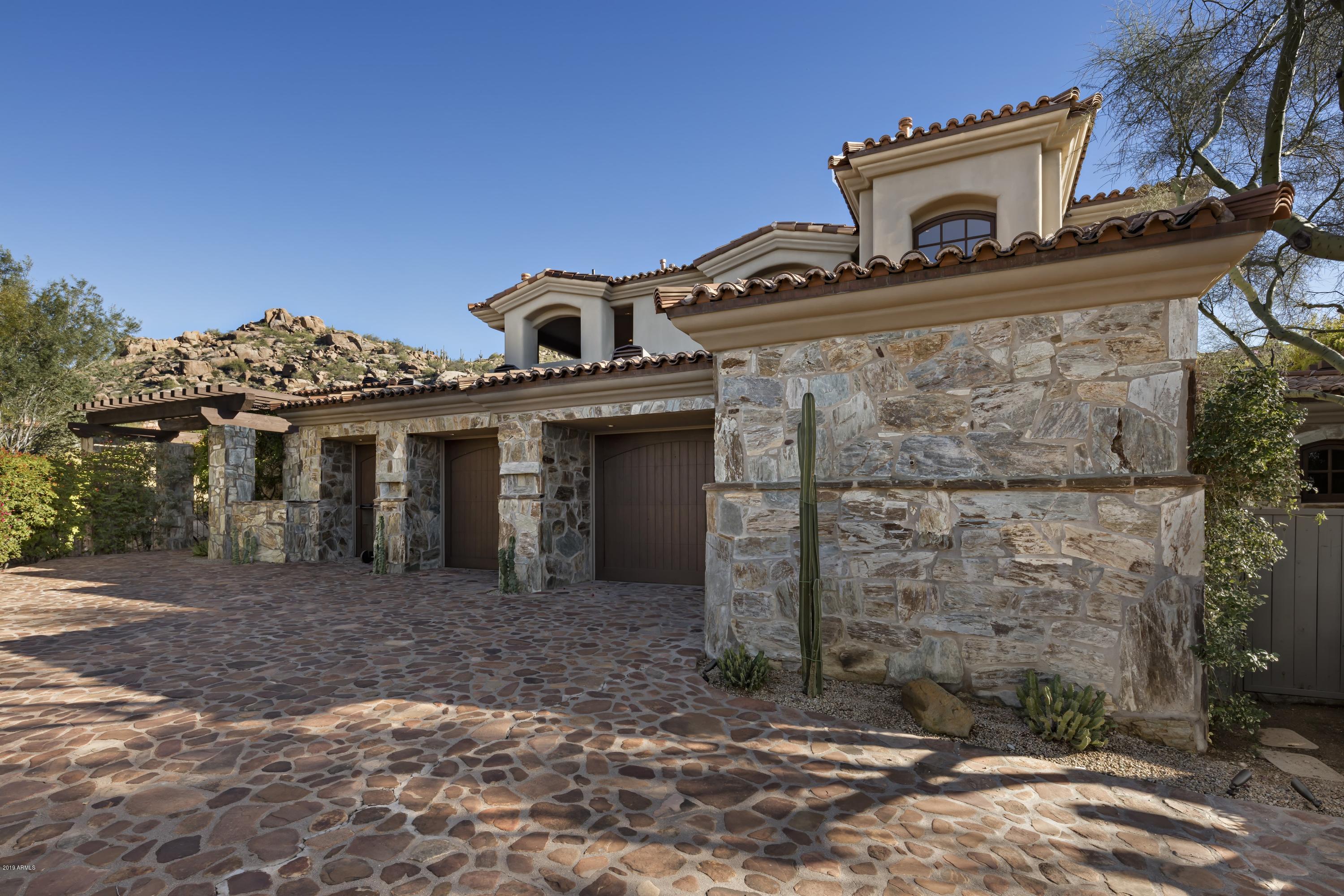 ESTANCIA - Residential