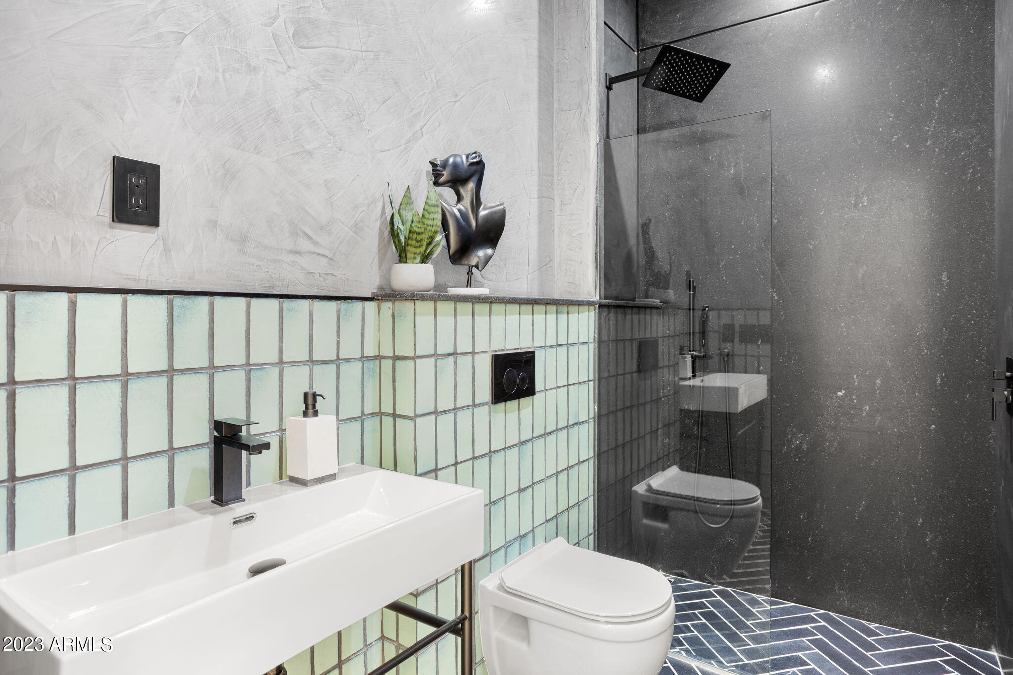 AVANT 1 UNIT 2 - Residential