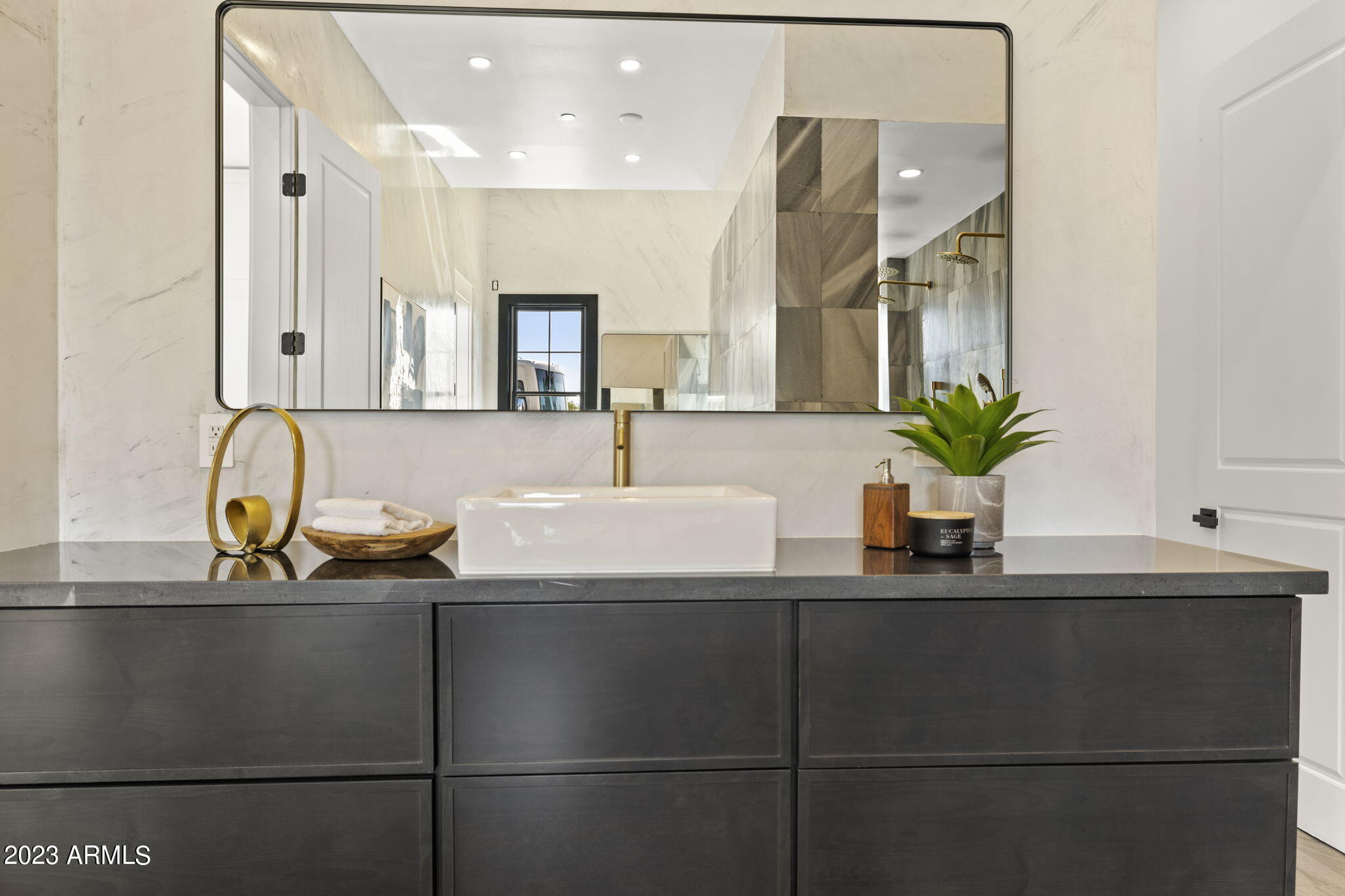 AVANT 1 UNIT 2 - Residential