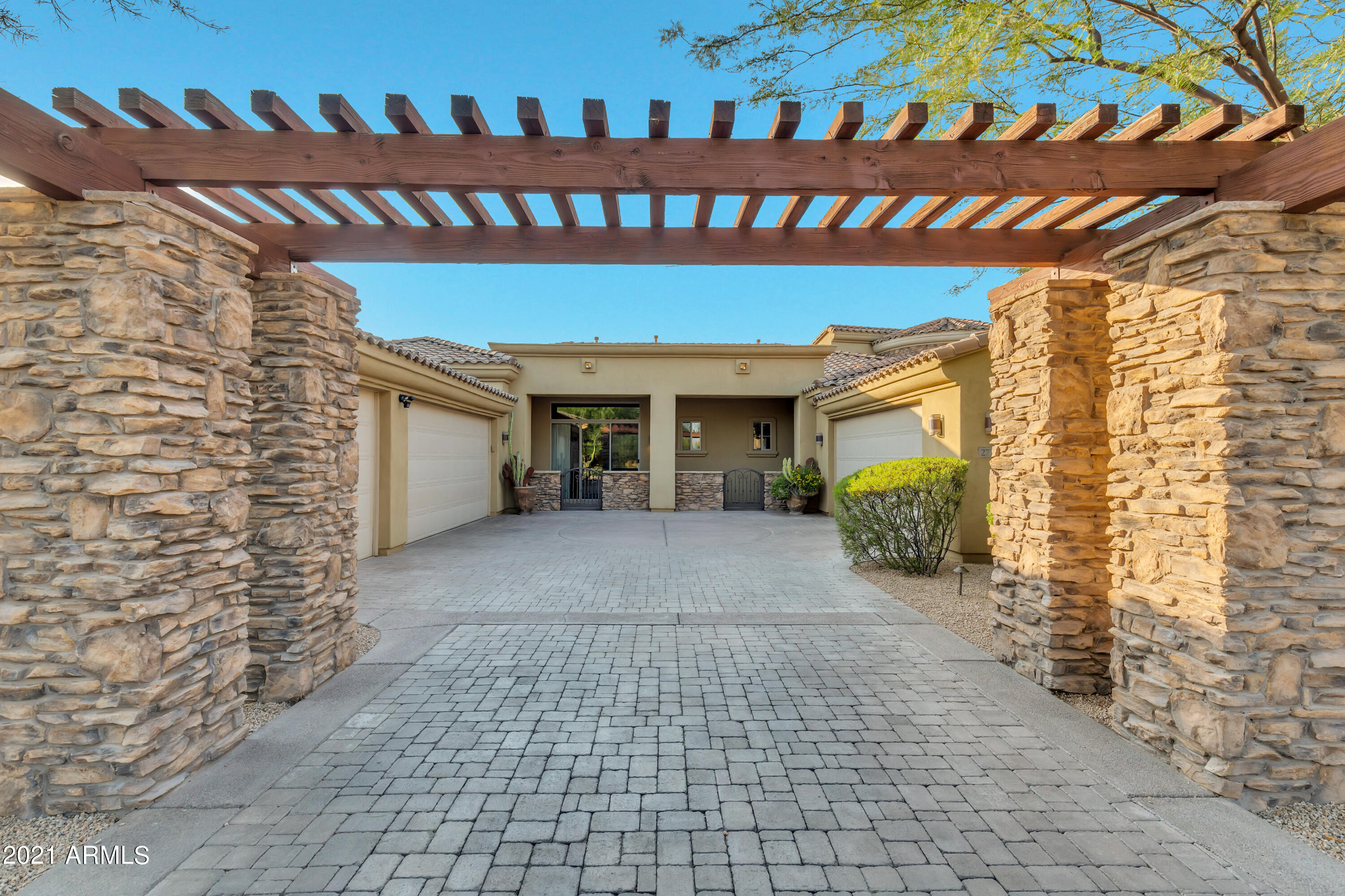 SAGUARO ESTATES - Residential