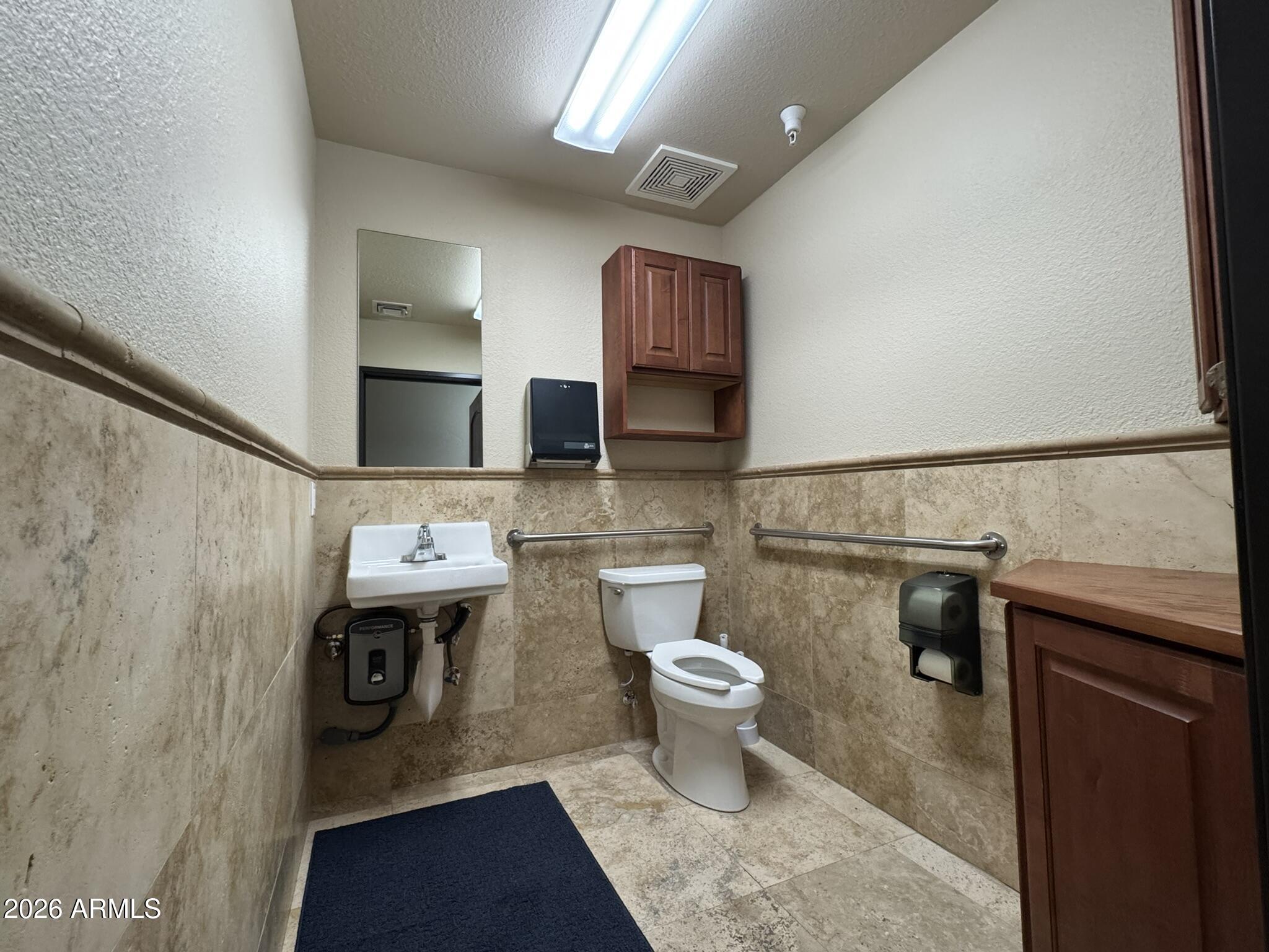 BAHAMA BUSINESS PLAZA 2ND AMD - Commercial Lease