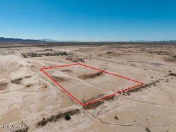 Nice 20 acre parcel in growth path of Casa Grande. Power on south boundary. Purchaser to verify any and all utilities.
