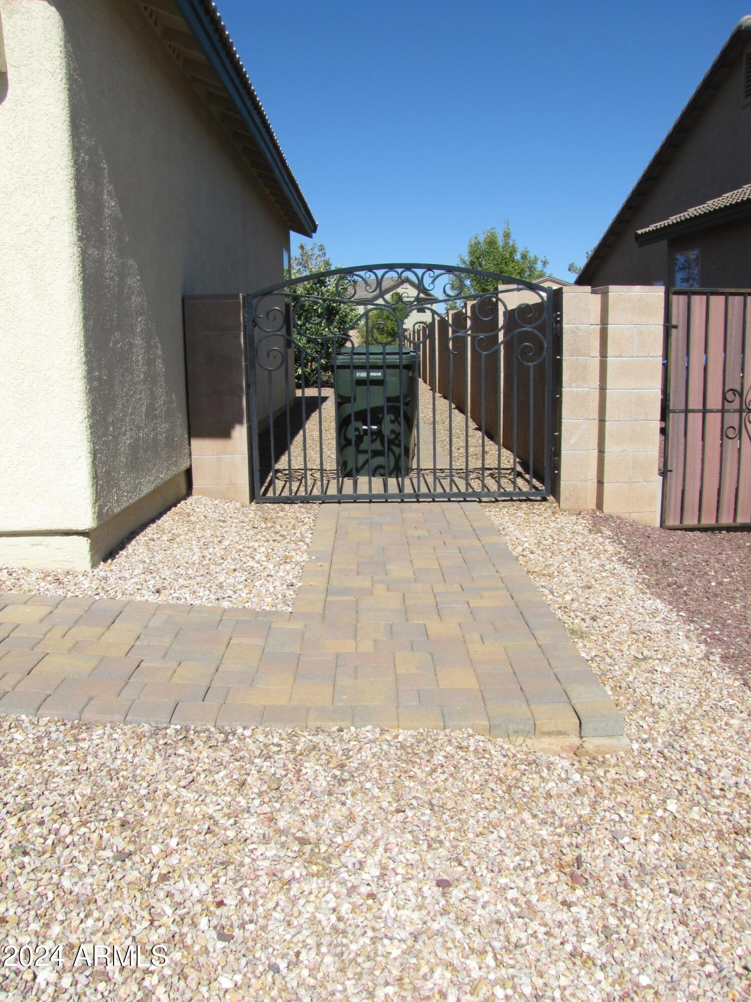 ESTATES AT HOLIDAY - Residential Lease