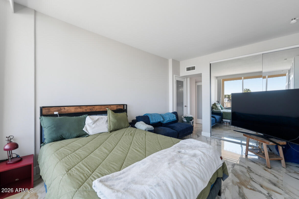 EXECUTIVE TOWERS - Residential