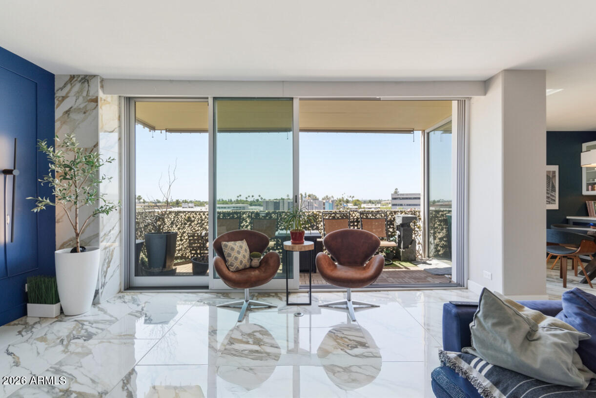 EXECUTIVE TOWERS - Residential