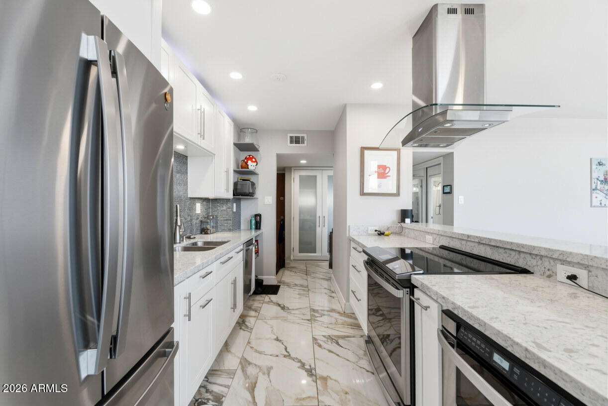 EXECUTIVE TOWERS - Residential