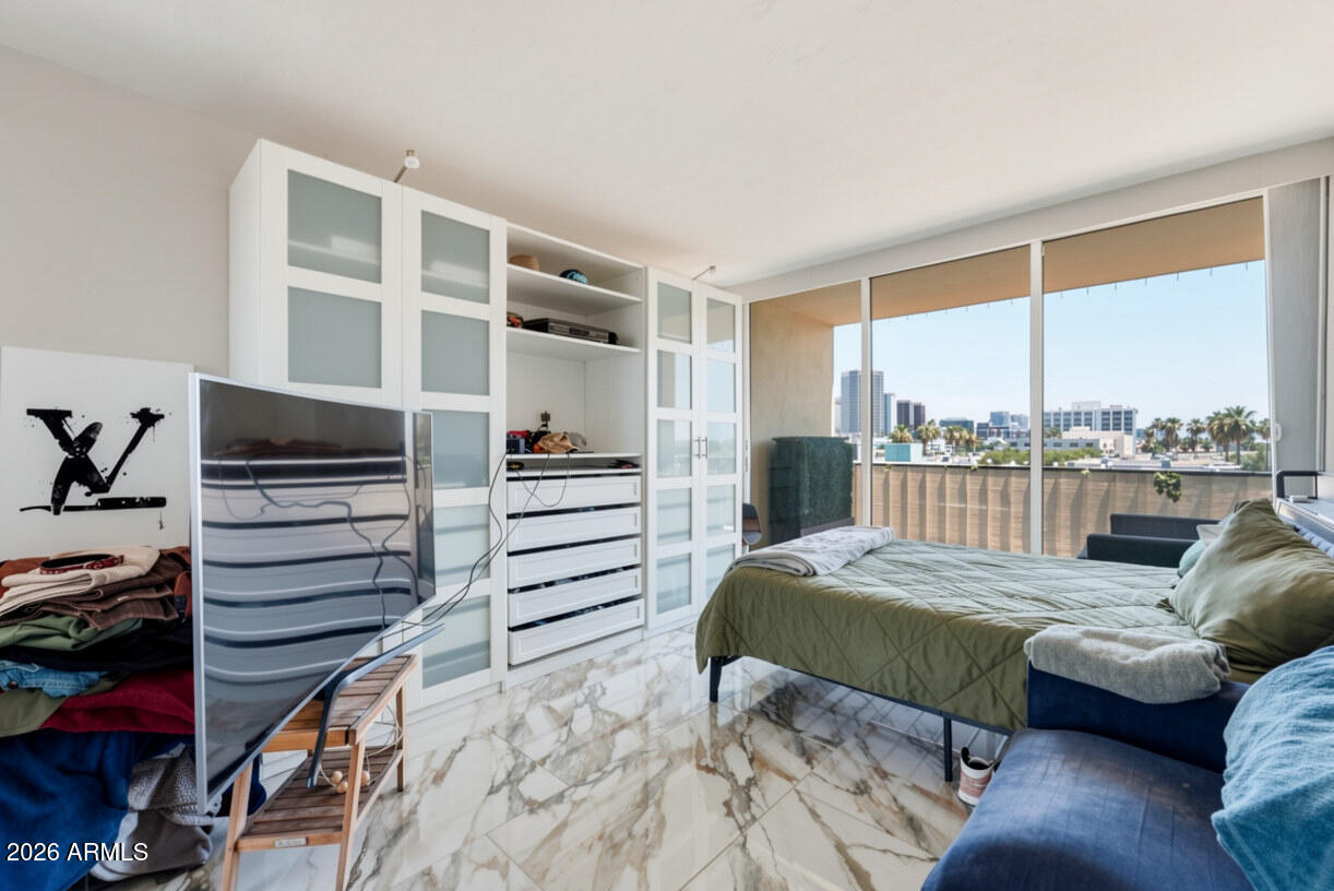 EXECUTIVE TOWERS - Residential