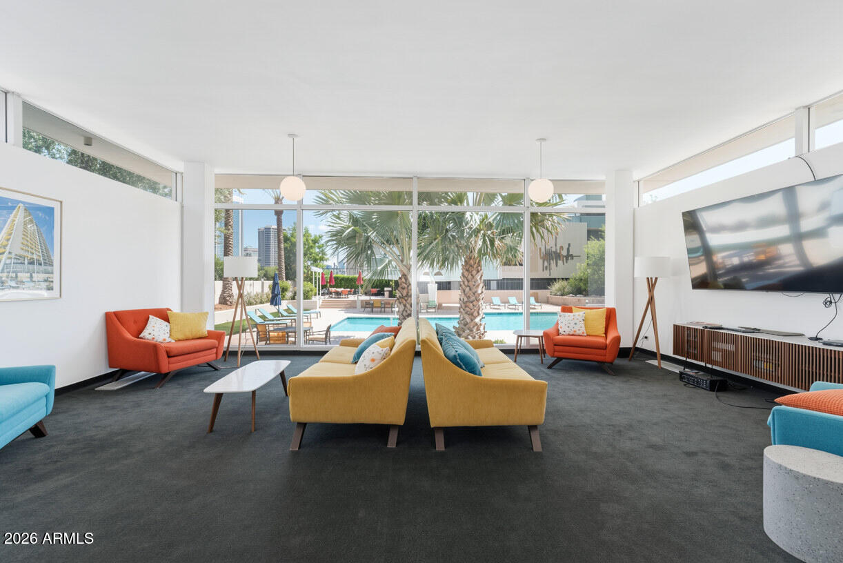 EXECUTIVE TOWERS - Residential