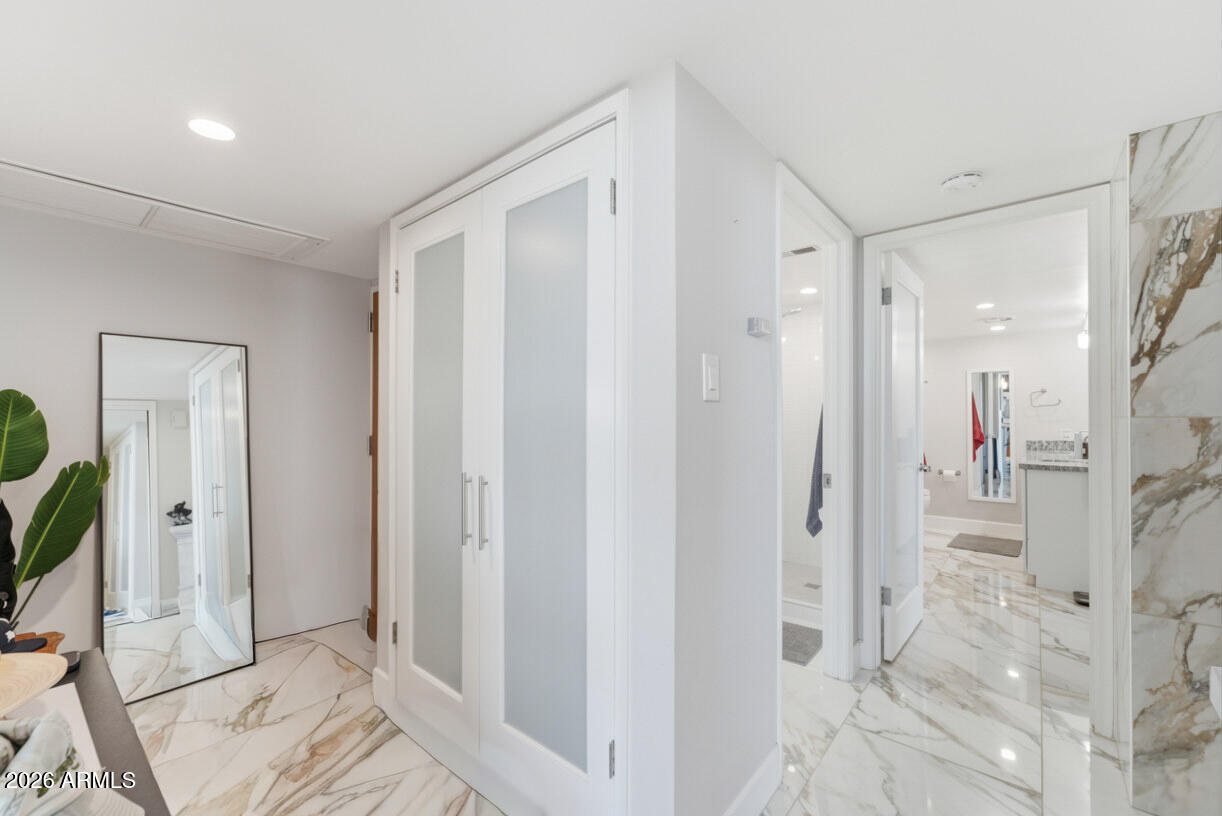 EXECUTIVE TOWERS - Residential