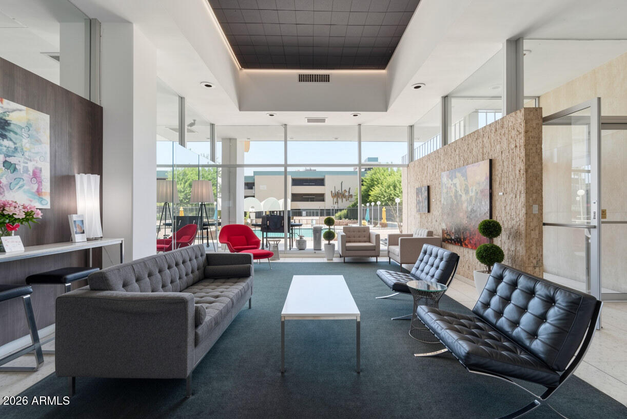 EXECUTIVE TOWERS - Residential