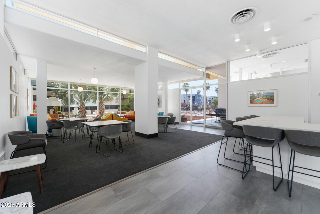 EXECUTIVE TOWERS - Residential