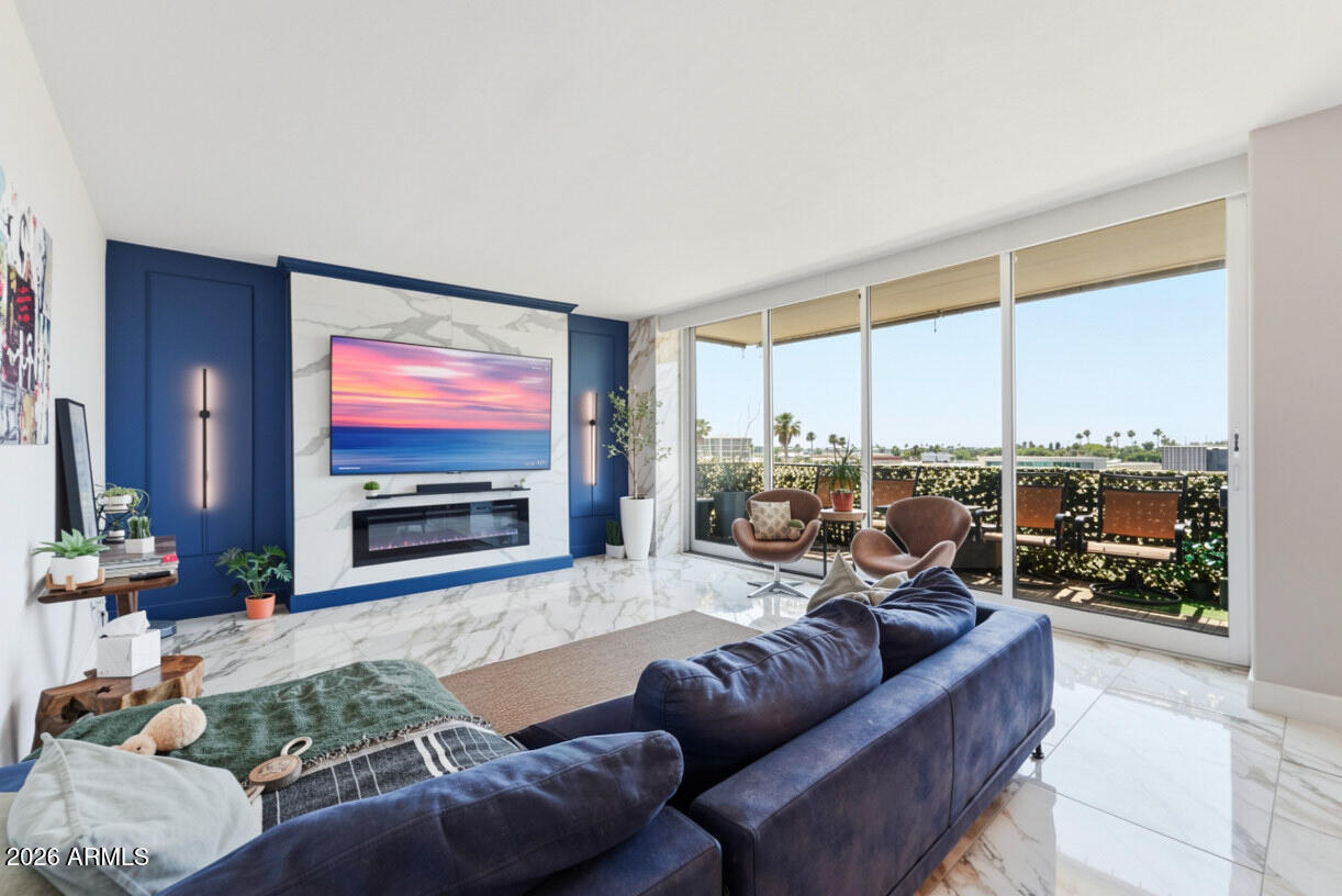 EXECUTIVE TOWERS - Residential