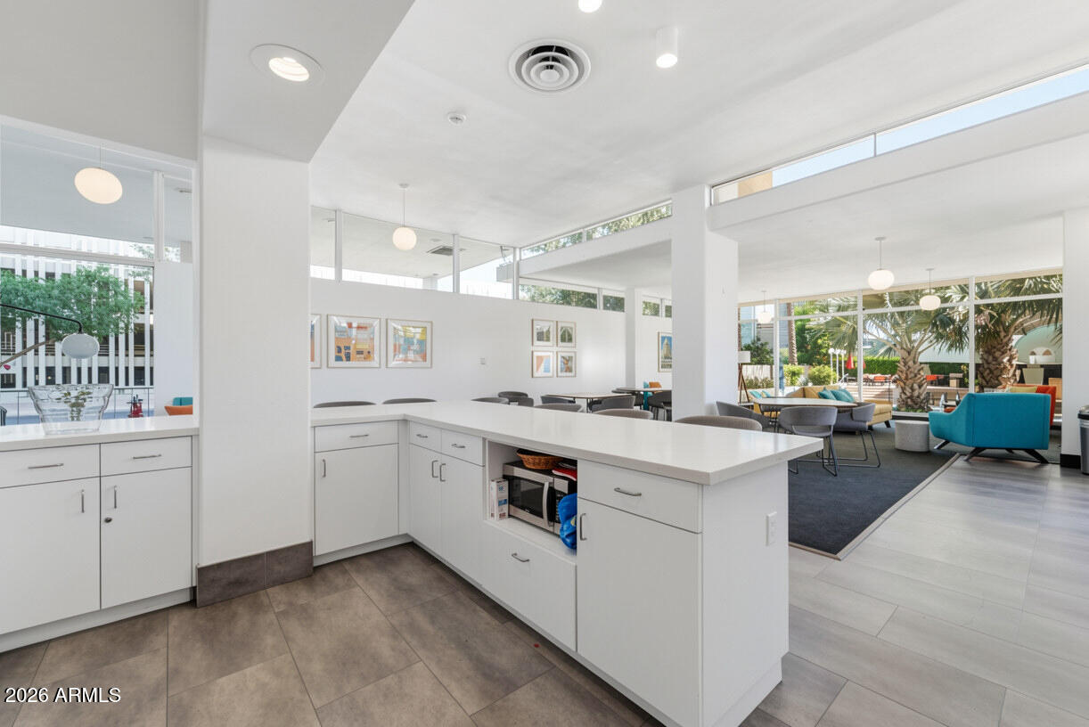 EXECUTIVE TOWERS - Residential