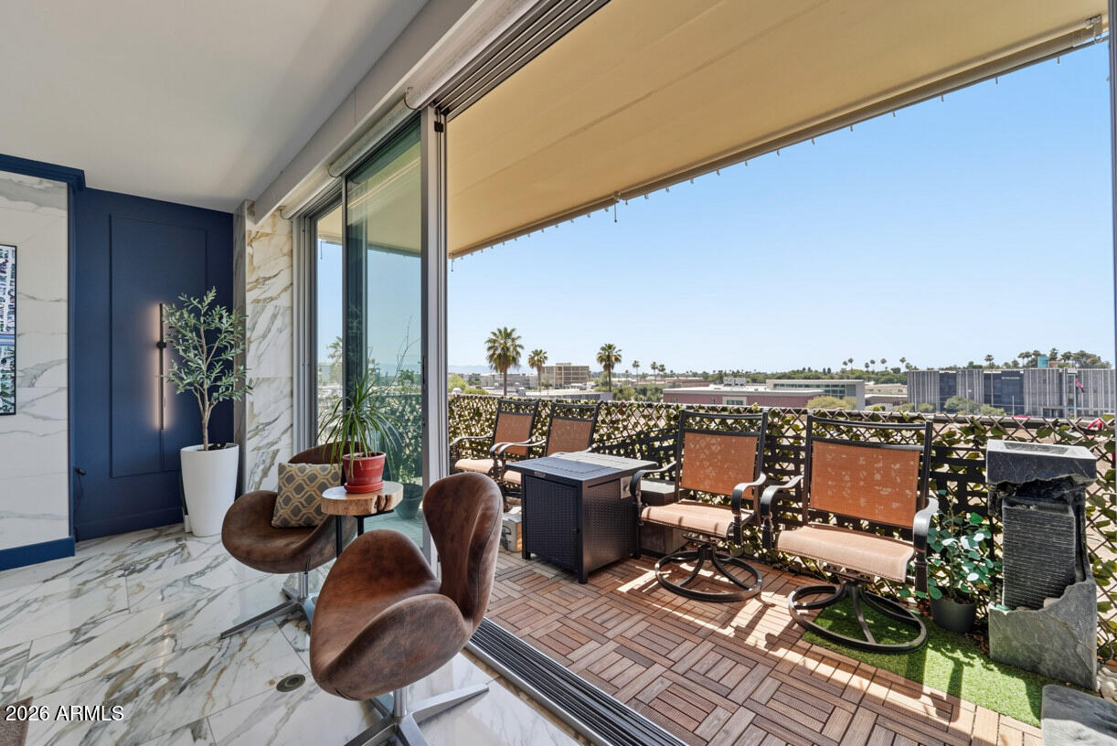 EXECUTIVE TOWERS - Residential