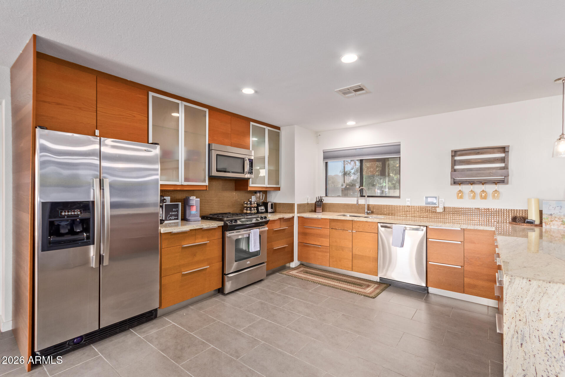 MELROSE PARADISE UNIT 6 - Residential Lease