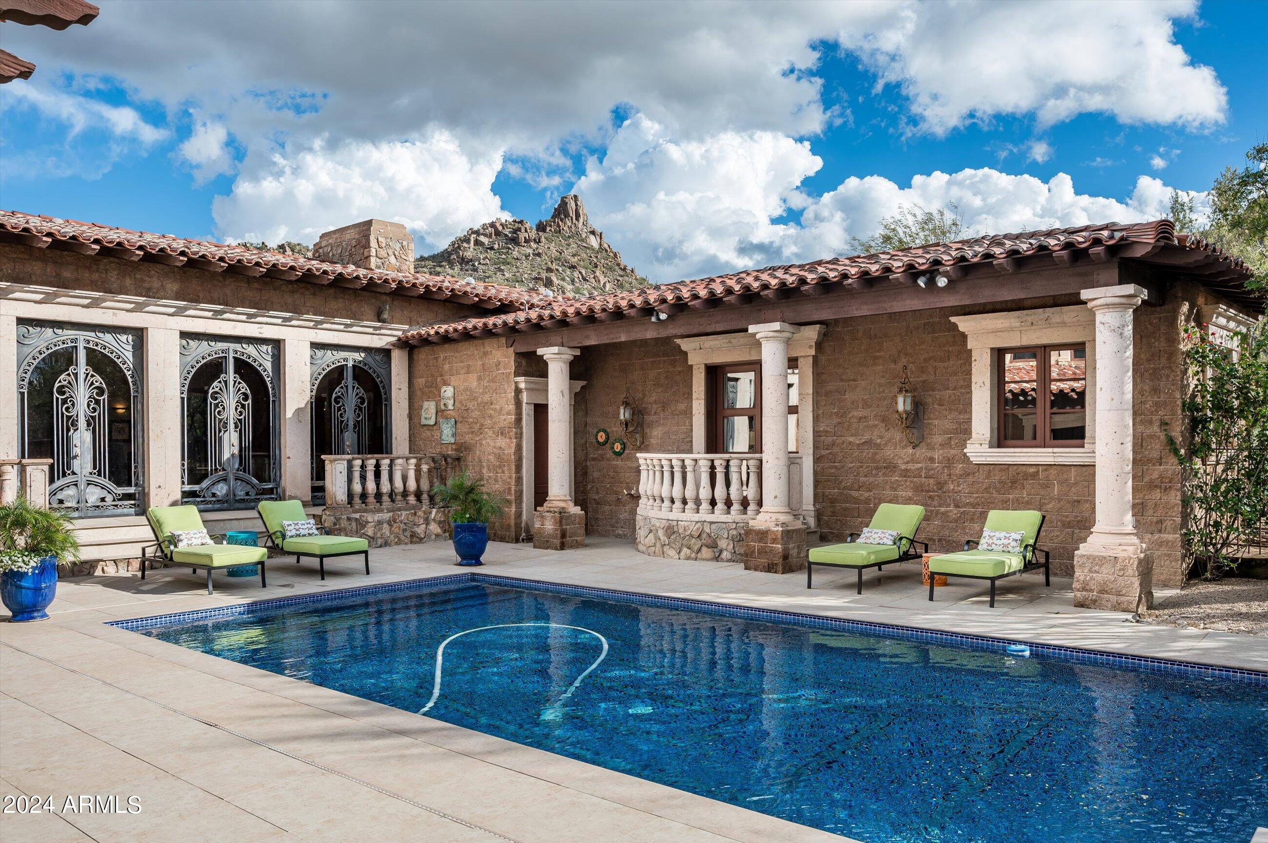 ESTANCIA - Residential