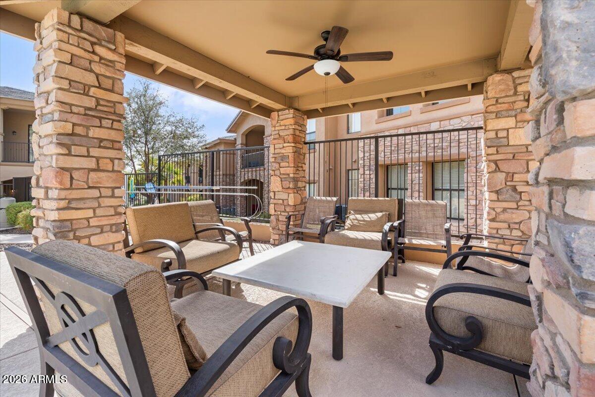 VANTAGE CONDOMINIUM PHASE 2 REPLAT - Residential