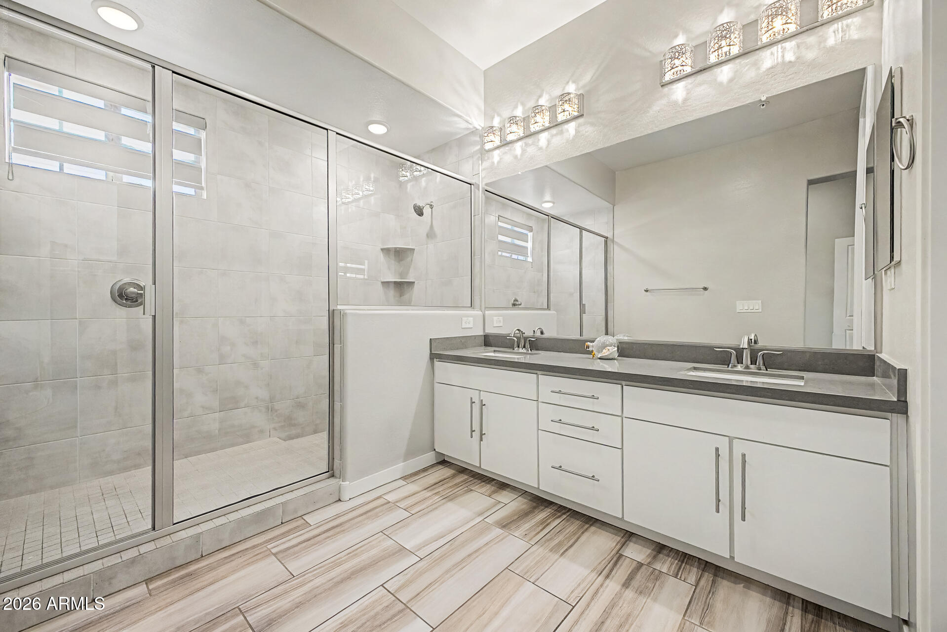 VANTAGE CONDOMINIUM PHASE 2 REPLAT - Residential