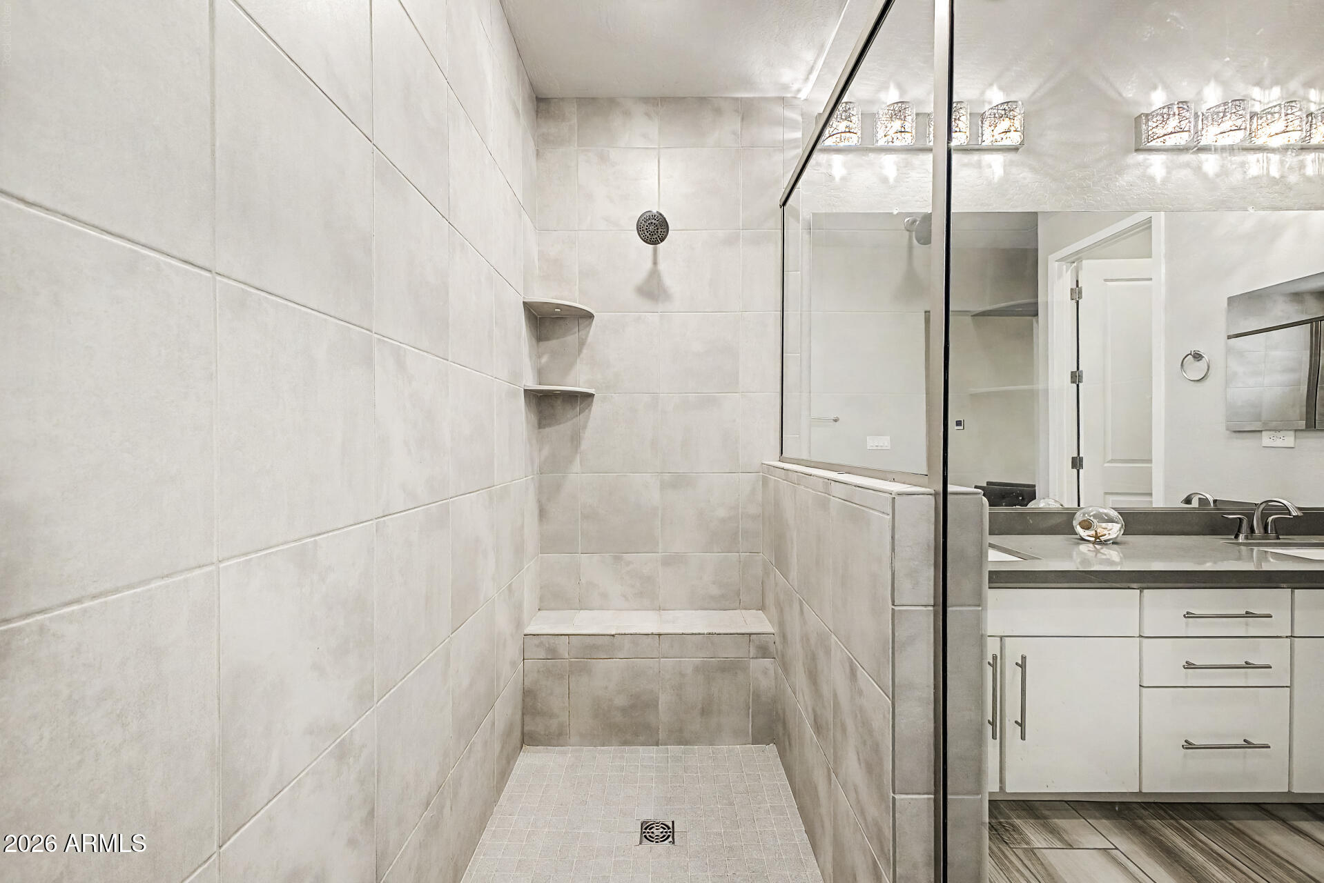 VANTAGE CONDOMINIUM PHASE 2 REPLAT - Residential
