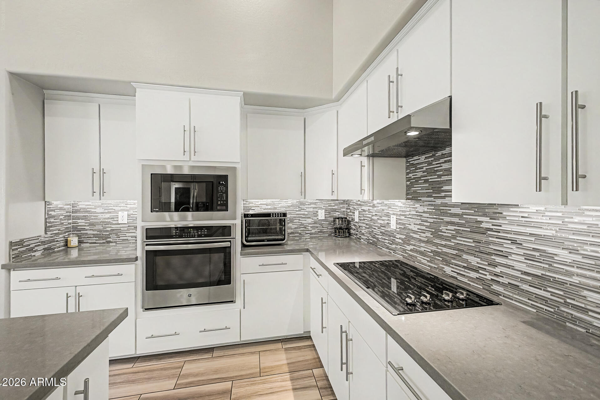 VANTAGE CONDOMINIUM PHASE 2 REPLAT - Residential