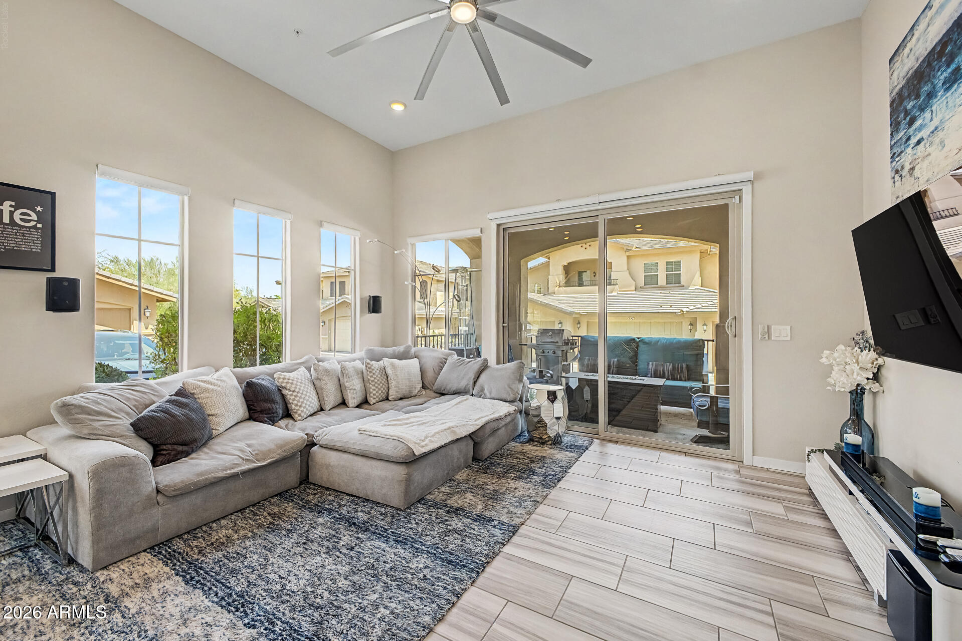 VANTAGE CONDOMINIUM PHASE 2 REPLAT - Residential