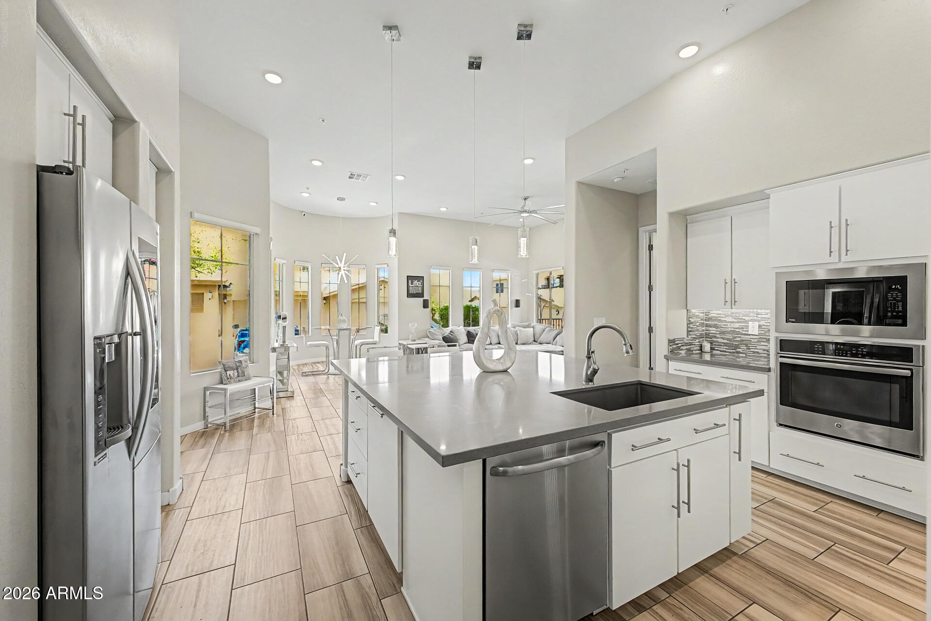 VANTAGE CONDOMINIUM PHASE 2 REPLAT - Residential