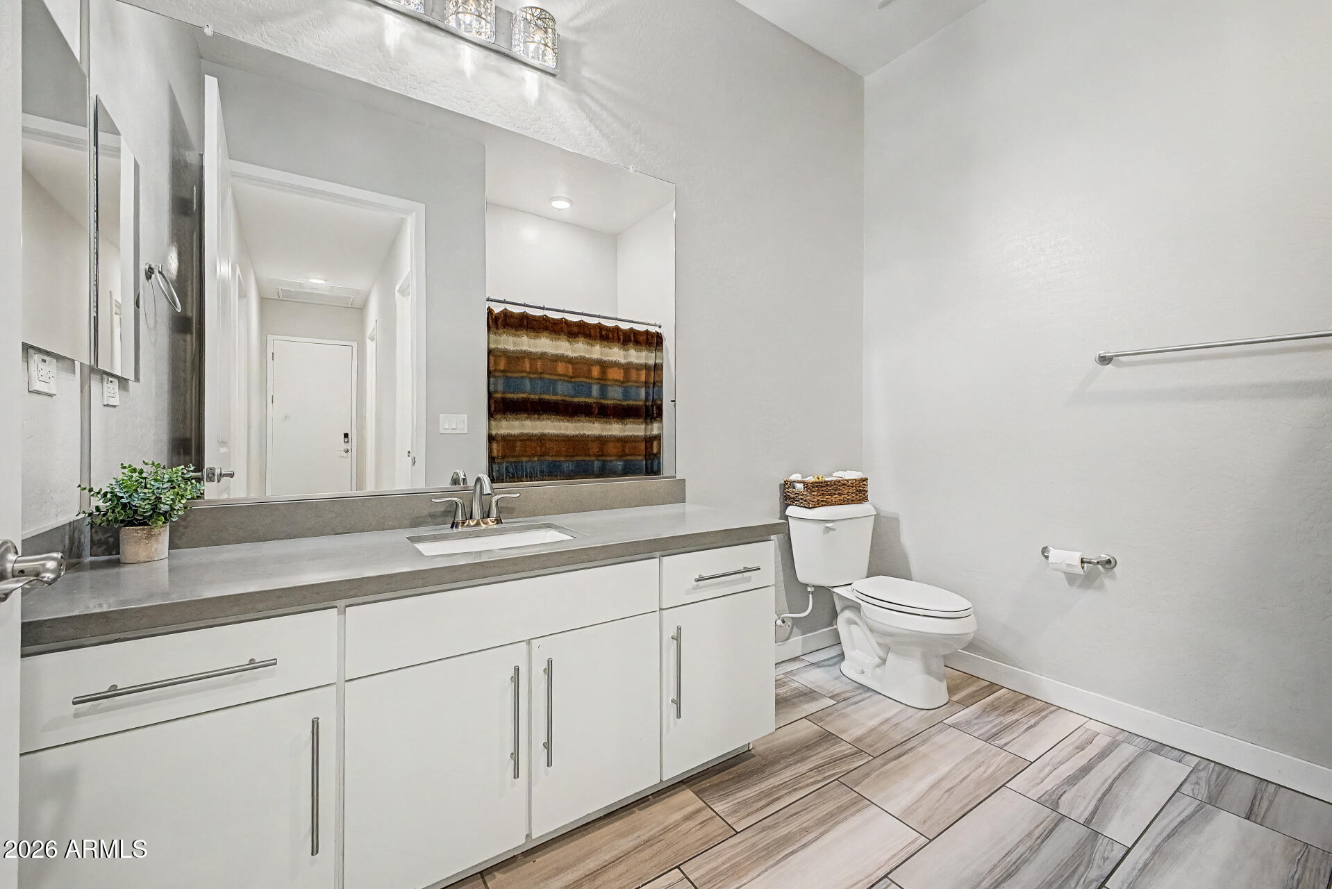 VANTAGE CONDOMINIUM PHASE 2 REPLAT - Residential