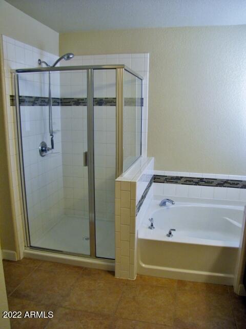 REFLECTIONS VALIENTE - Residential Lease