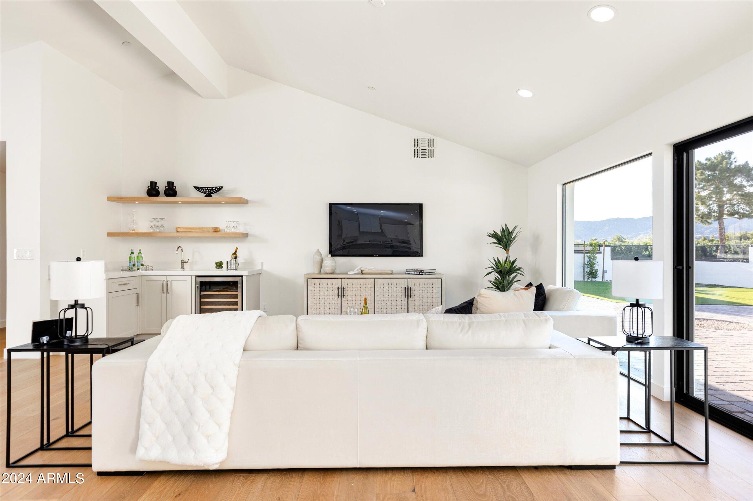 MOUNTAIN SHADOWS RESORT - Residential