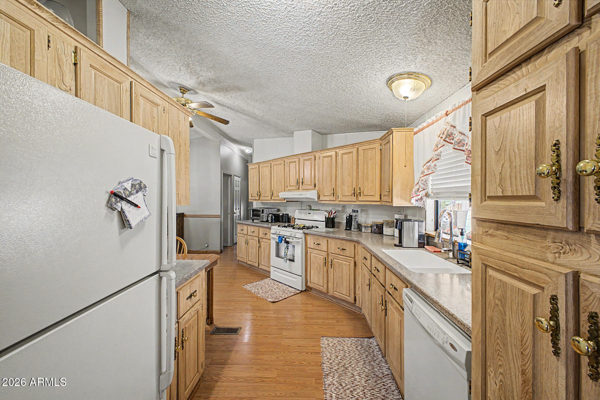 DESERT VISTA PLACE LOT 1-227 TR A-L - Residential