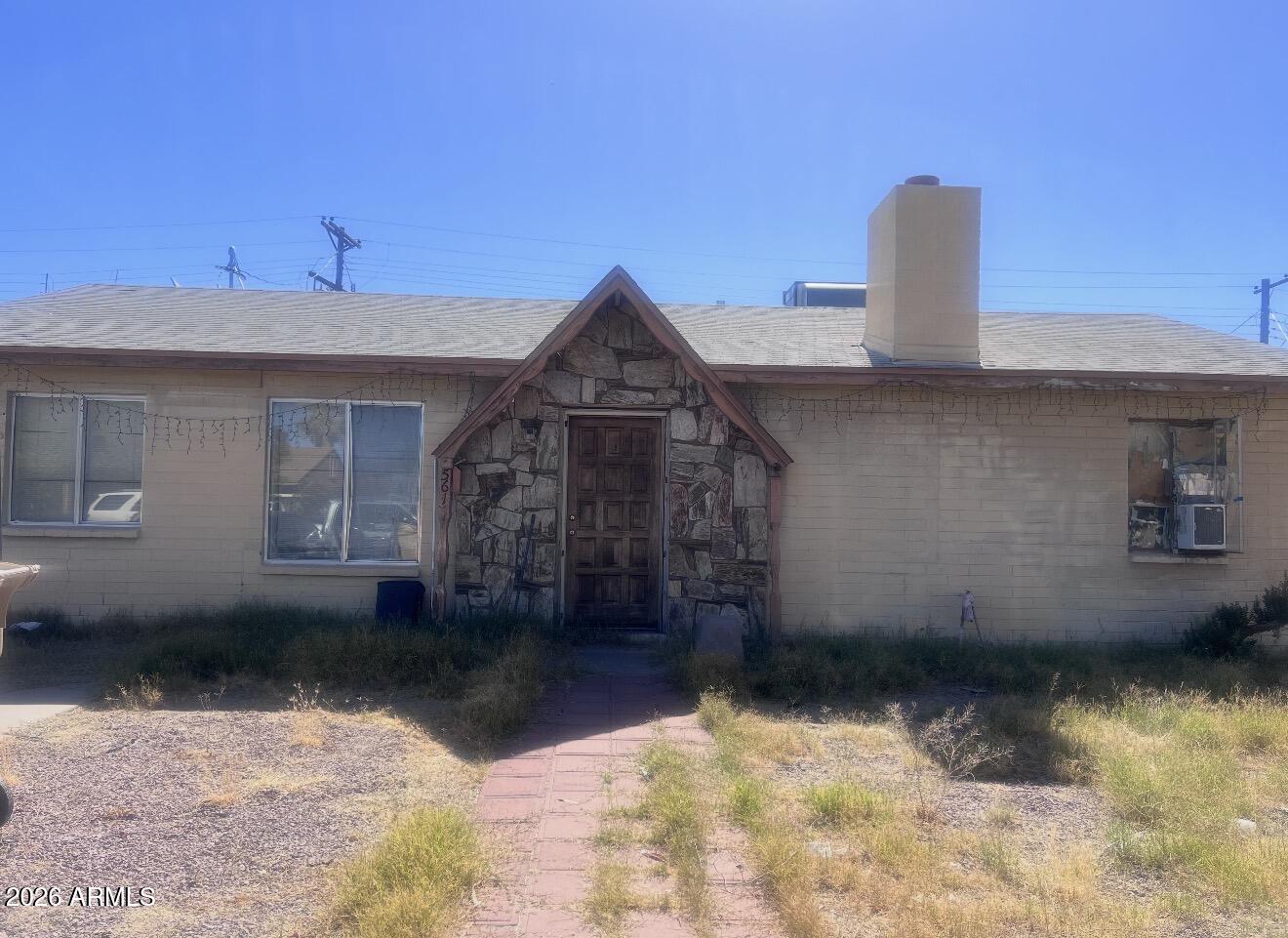 INVESTOR SPECIAL,  CASH ONLY! 3 bedrooms, 1.5 bath with fireplace and pool. Lots of potential, buyer will be responsible for trash out.