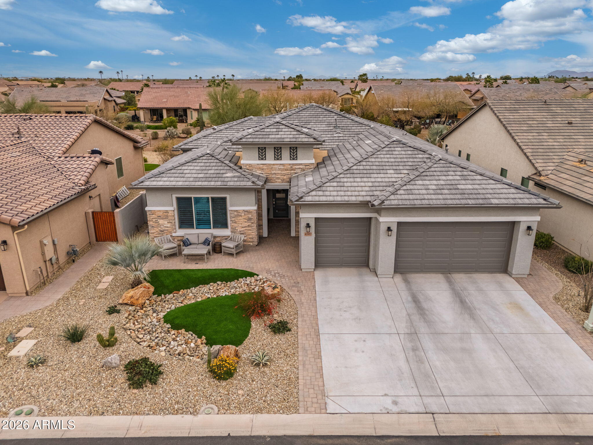 ROBSON RANCH - Residential