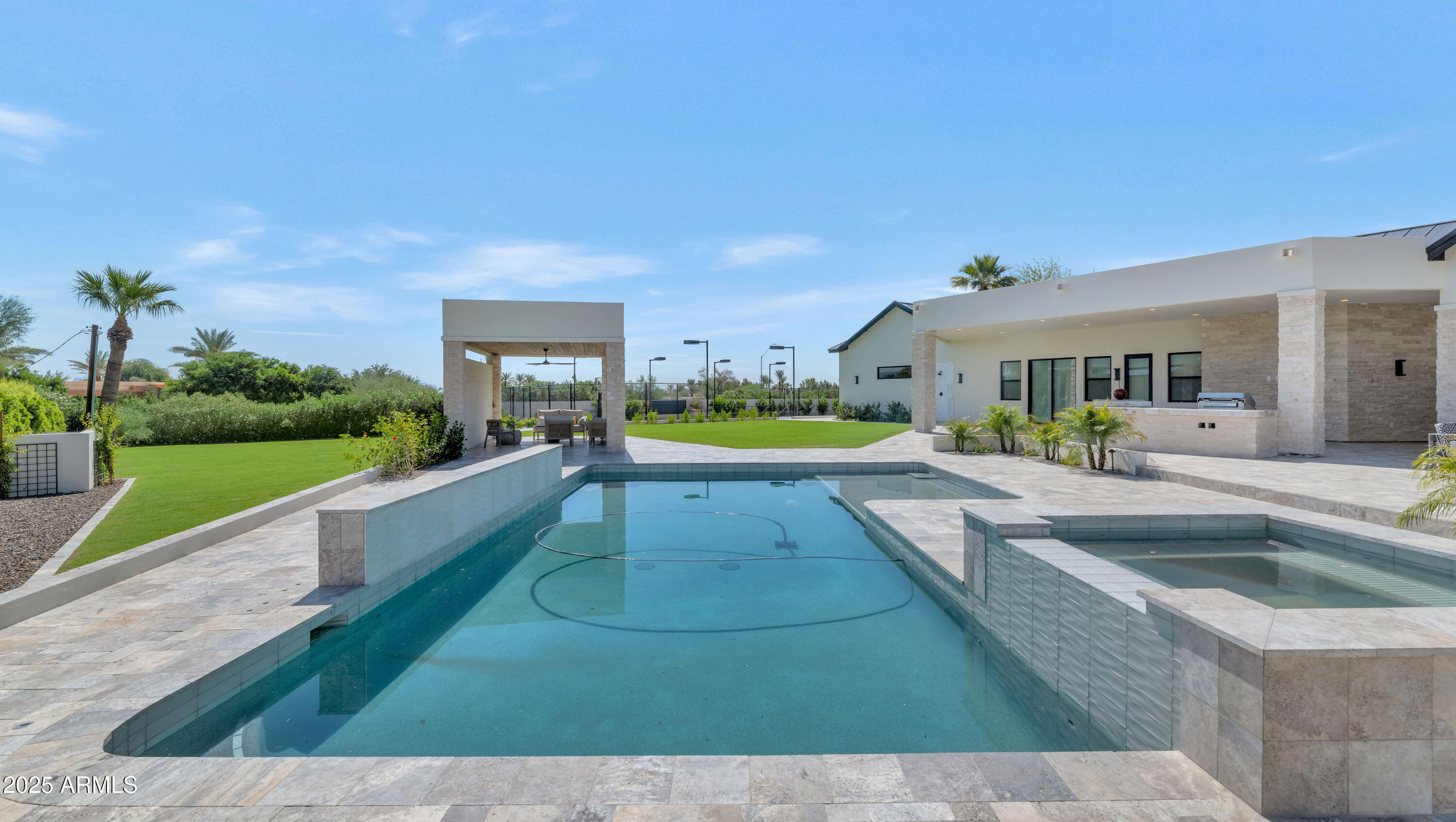 ROLLING HILLS - Residential
