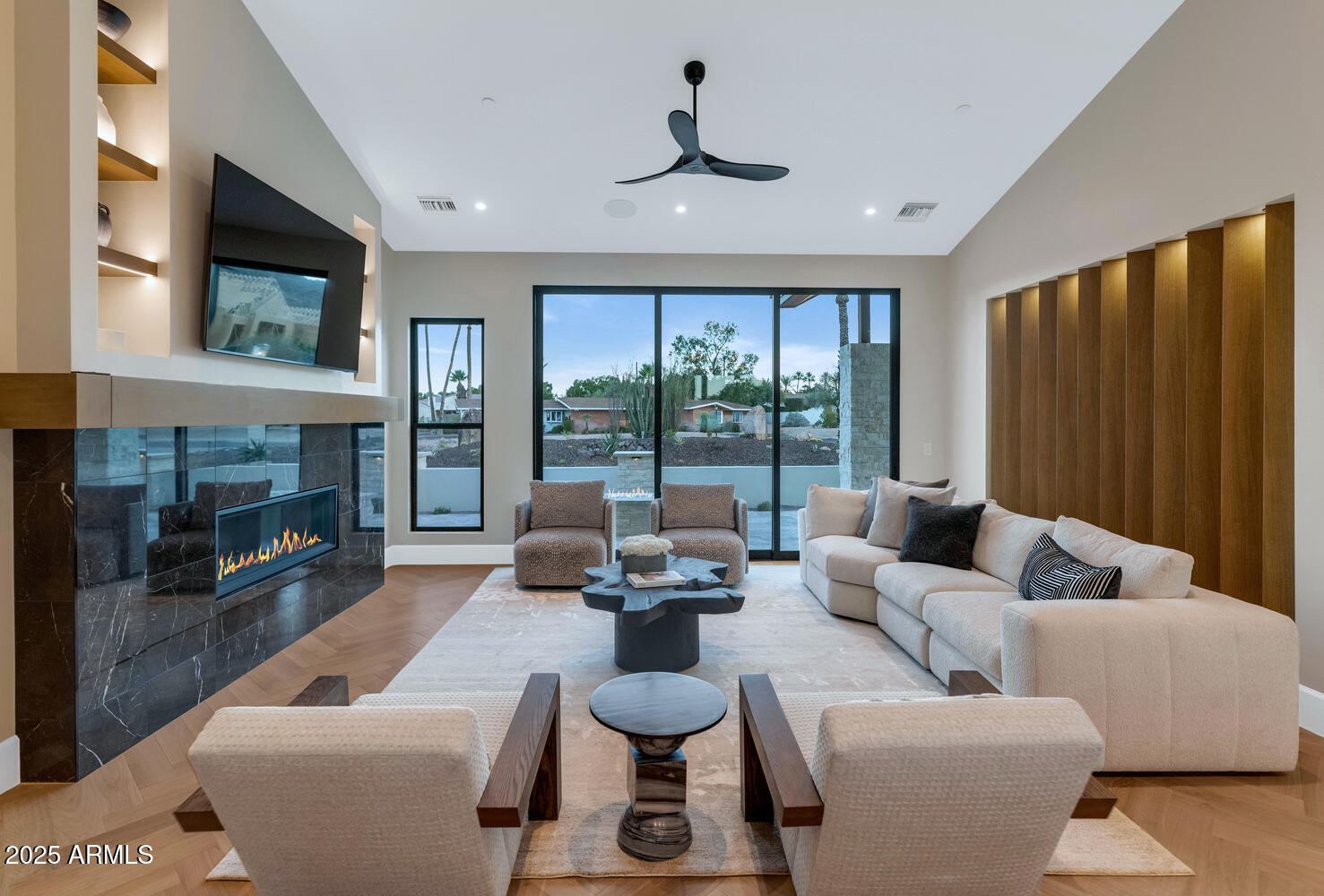 ROLLING HILLS - Residential