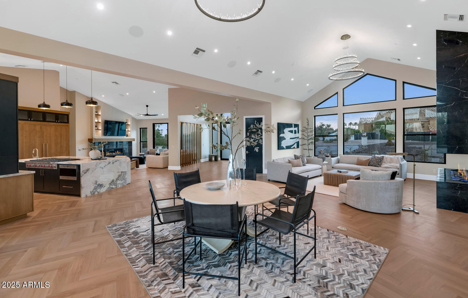 ROLLING HILLS - Residential
