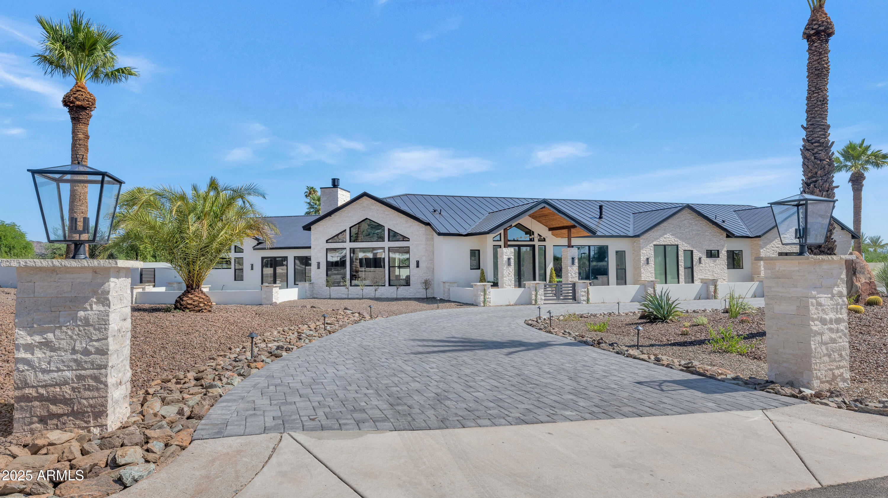 ROLLING HILLS - Residential