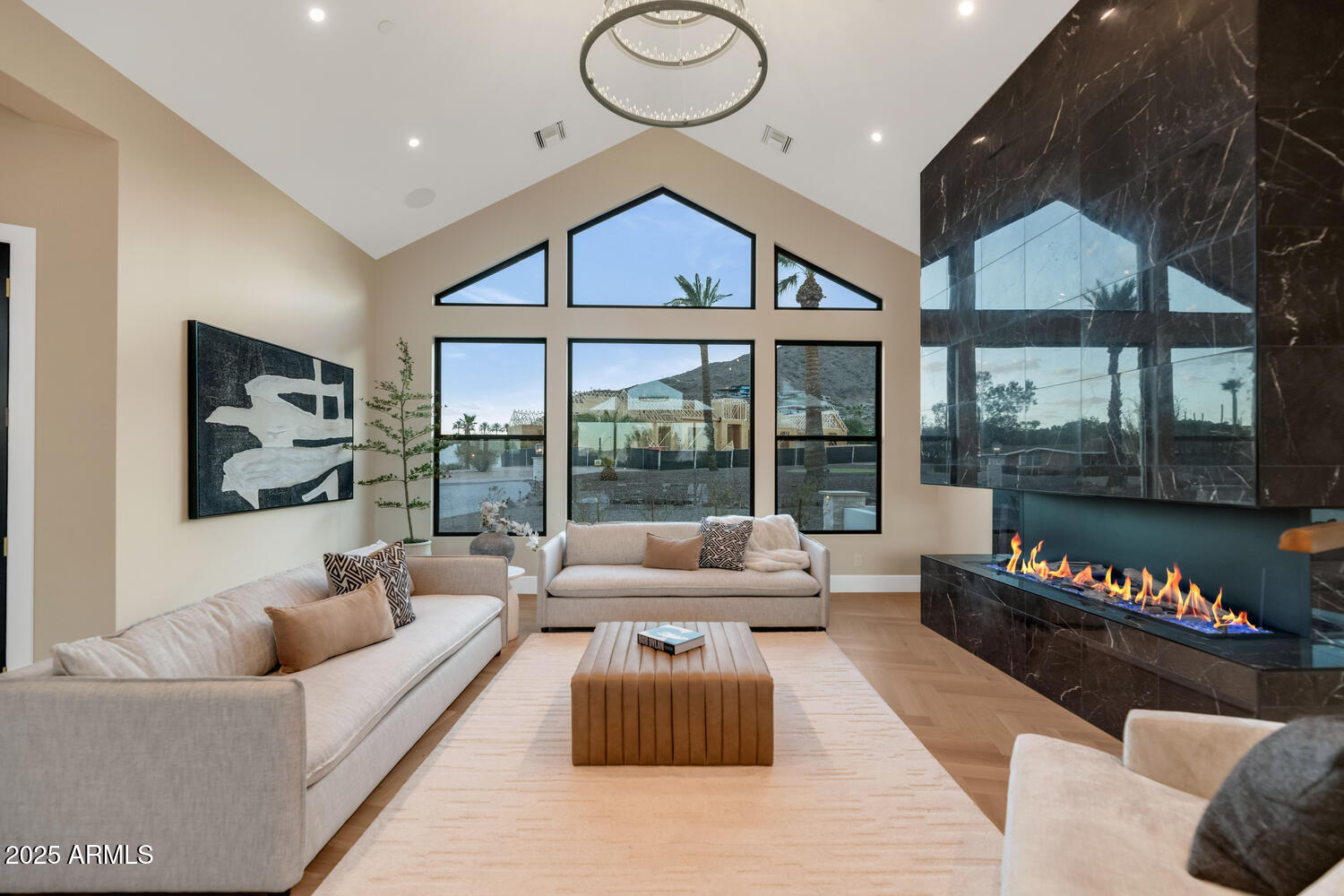 ROLLING HILLS - Residential