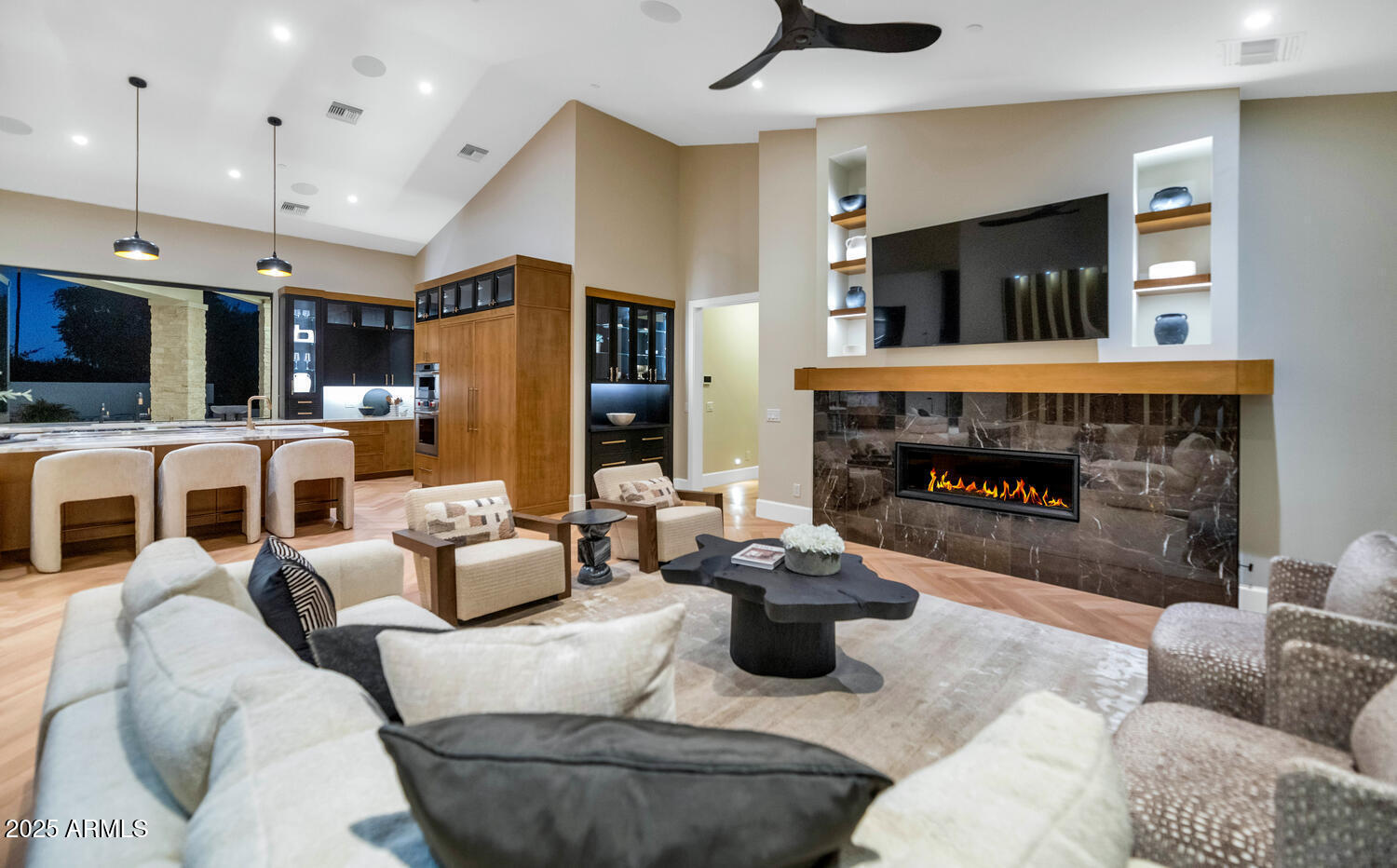 ROLLING HILLS - Residential