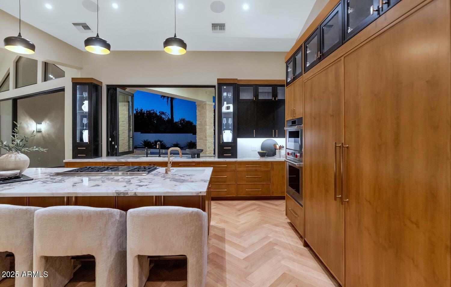 ROLLING HILLS - Residential